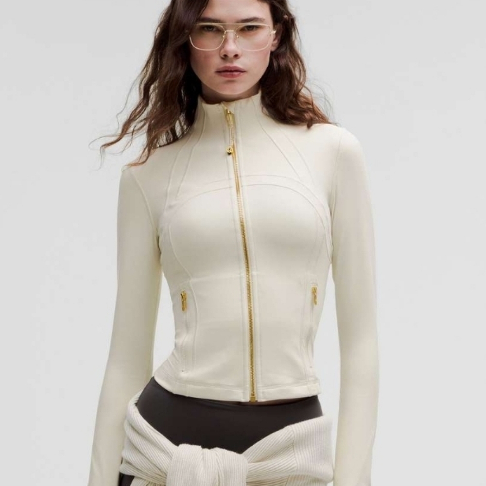 Lululemon Bone Gold Cropped Define 12